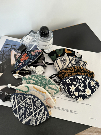 Kulcstáska hímzett állatmintával, pamut–len anyag, bélés vászon, street fashion stílus