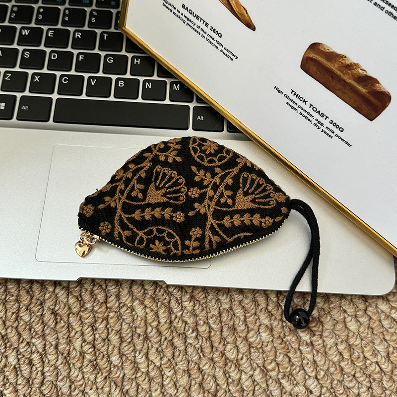 Kulcstáska hímzett állatmintával, pamut–len anyag, bélés vászon, street fashion stílus