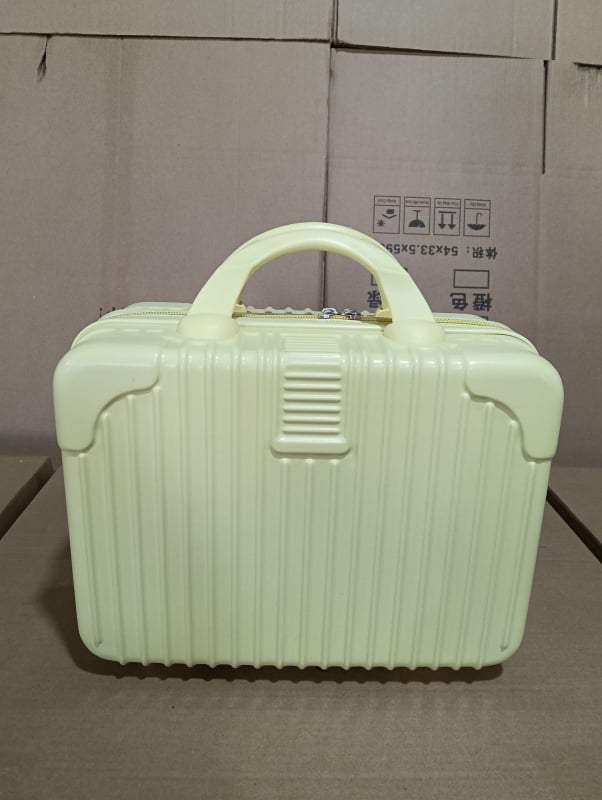 Козметичен калъф с разширителен слой – ултралек ABS, 720 г, универсални колела, цип за отваряне