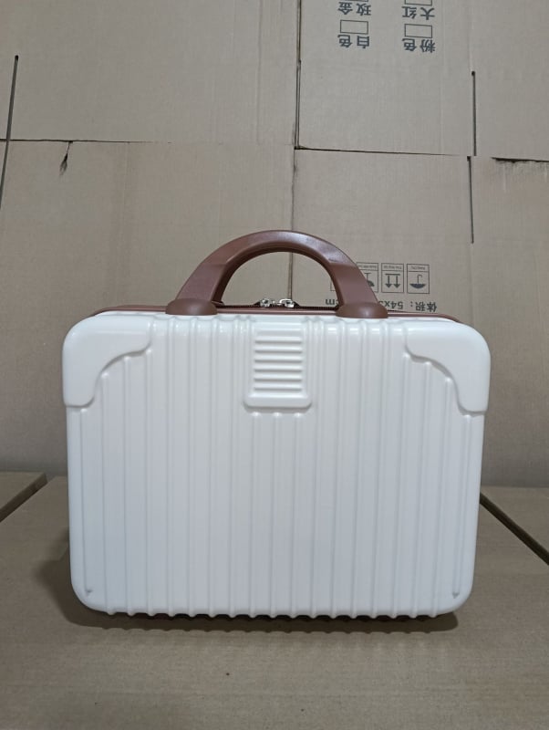 Козметичен калъф с разширителен слой – ултралек ABS, 720 г, универсални колела, цип за отваряне