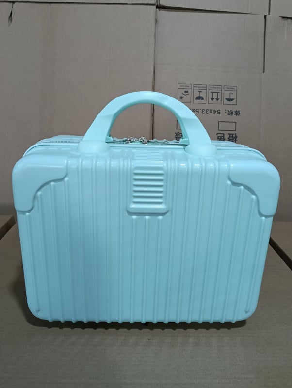 Козметичен калъф с разширителен слой – ултралек ABS, 720 г, универсални колела, цип за отваряне