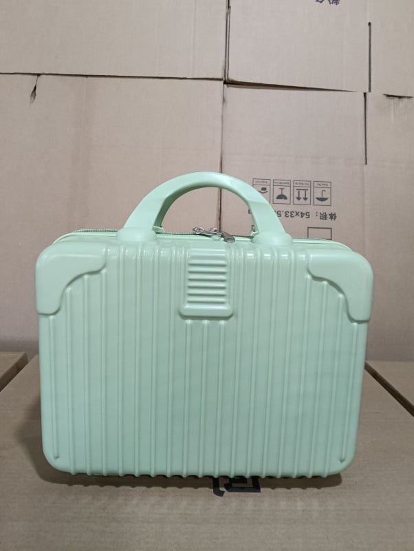 Козметичен калъф с разширителен слой – ултралек ABS, 720 г, универсални колела, цип за отваряне