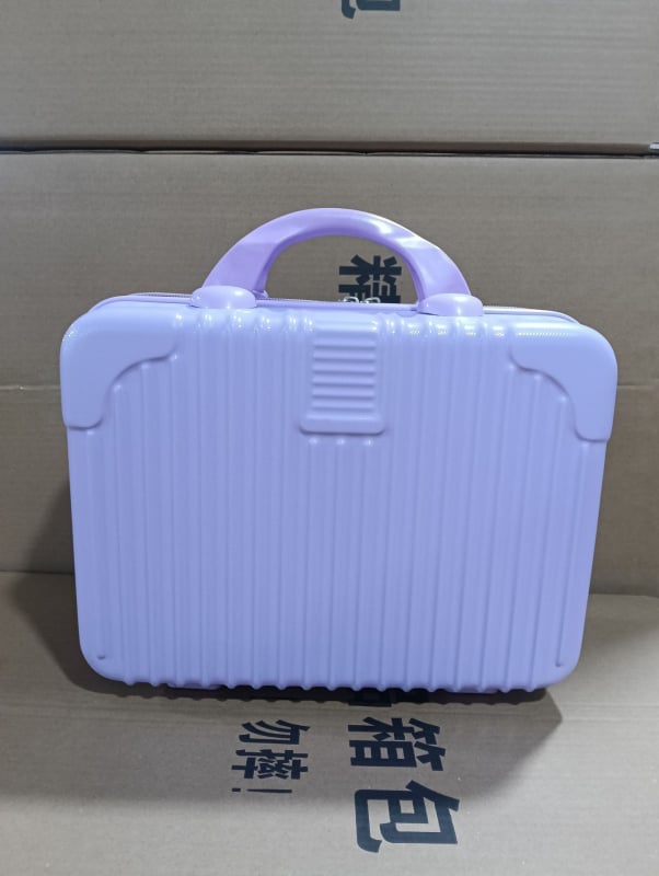 Козметичен калъф с разширителен слой – ултралек ABS, 720 г, универсални колела, цип за отваряне