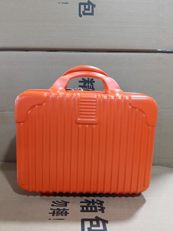 Козметичен калъф с разширителен слой – ултралек ABS, 720 г, универсални колела, цип за отваряне