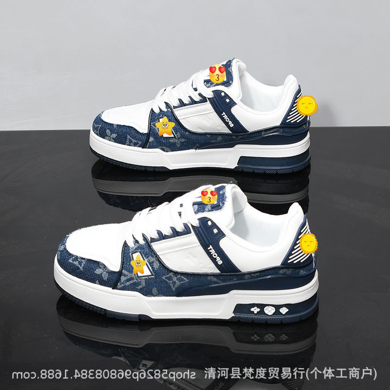 Vastag talpú cipő vászon felsőrésszel, virágos hímzéssel, kerek orr, fűzős zárás, középtalpa 3–5 cm