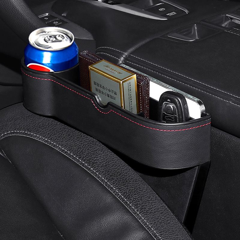 Glabāšanas kaste vietā starp sēdekļiem – āda, ūdensnecaurlaidīga, izturīga pret spiedienu, pakarināms uzstādījums