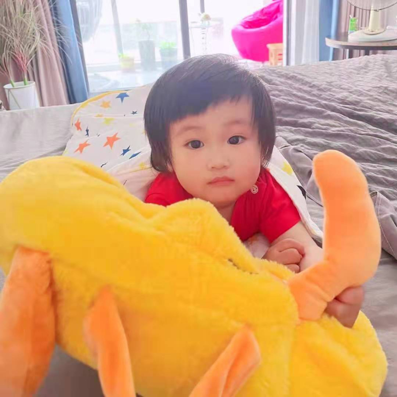 Детски спален чувал с карикатурен дизайн, четири сезона; външна материя: фланел + памук + шлайфана тъкан; тегло 0.55–1.00 кг; пълнеж: влакна