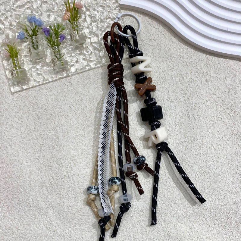 Dopamin privjesak za ključeve s uzicom – poliester, polu ručna izrada, uzorak slova, sladak privjesak za ključeve, ljeto 2025