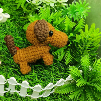 Pleteni vuneni psi privjesak s rasama: corgi, beagle, shiba inu, bulldog, dachshund; ručno pleteno, čista pamuk, zima 2022, visoki rang nekonvencionalni stil