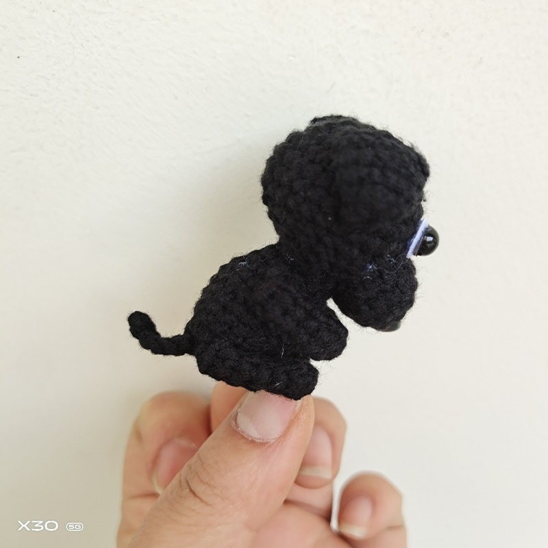 Pleteni vuneni psi privjesak s rasama: corgi, beagle, shiba inu, bulldog, dachshund; ručno pleteno, čista pamuk, zima 2022, visoki rang nekonvencionalni stil