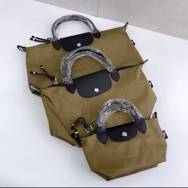 Geantă Tote Dumpling cu capac – piele naturală, formă gălușă, deschidere cu capac, buzunar intern pentru documente