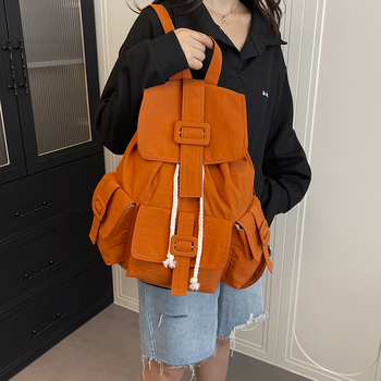 Rucsac din nailon pentru femei, stil urban minimalist, compatibil cu laptop 13 inch, sistem de purtare cu curea curbată, respirabil, capacitate sub 20 L