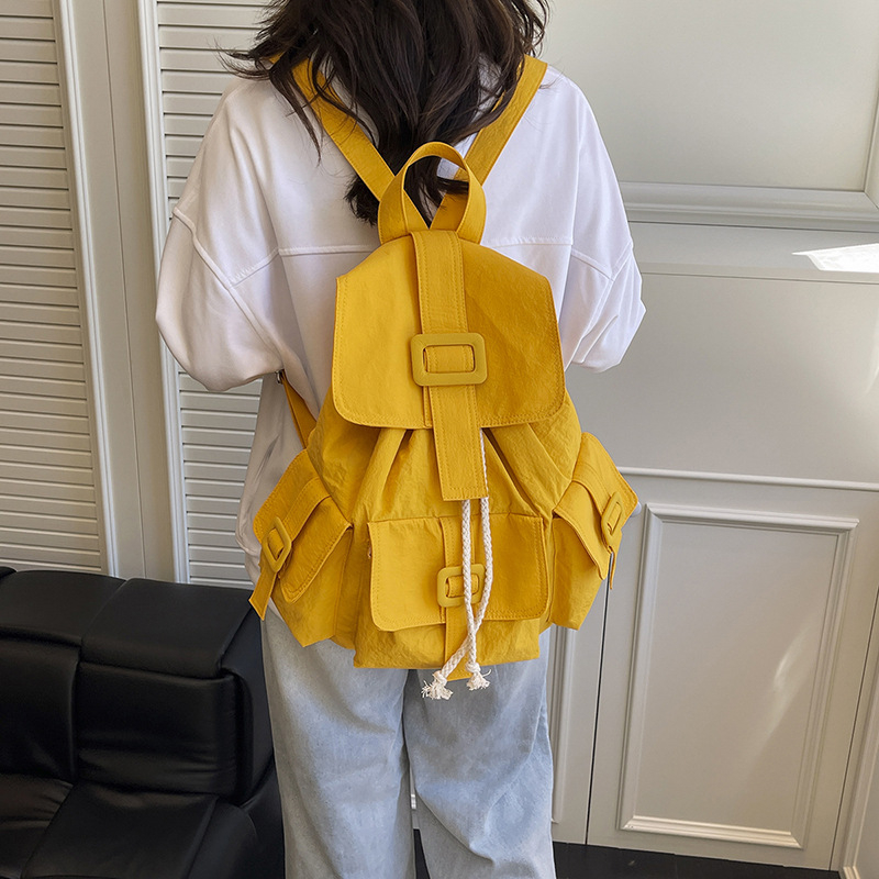 Rucsac din nailon pentru femei, stil urban minimalist, compatibil cu laptop 13 inch, sistem de purtare cu curea curbată, respirabil, capacitate sub 20 L