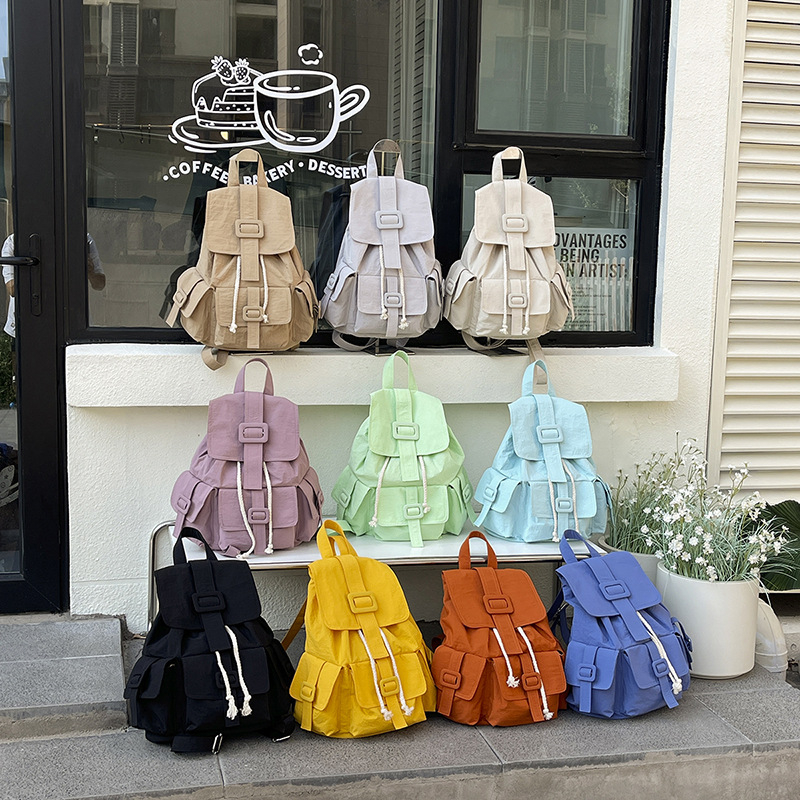 Rucsac din nailon pentru femei, stil urban minimalist, compatibil cu laptop 13 inch, sistem de purtare cu curea curbată, respirabil, capacitate sub 20 L