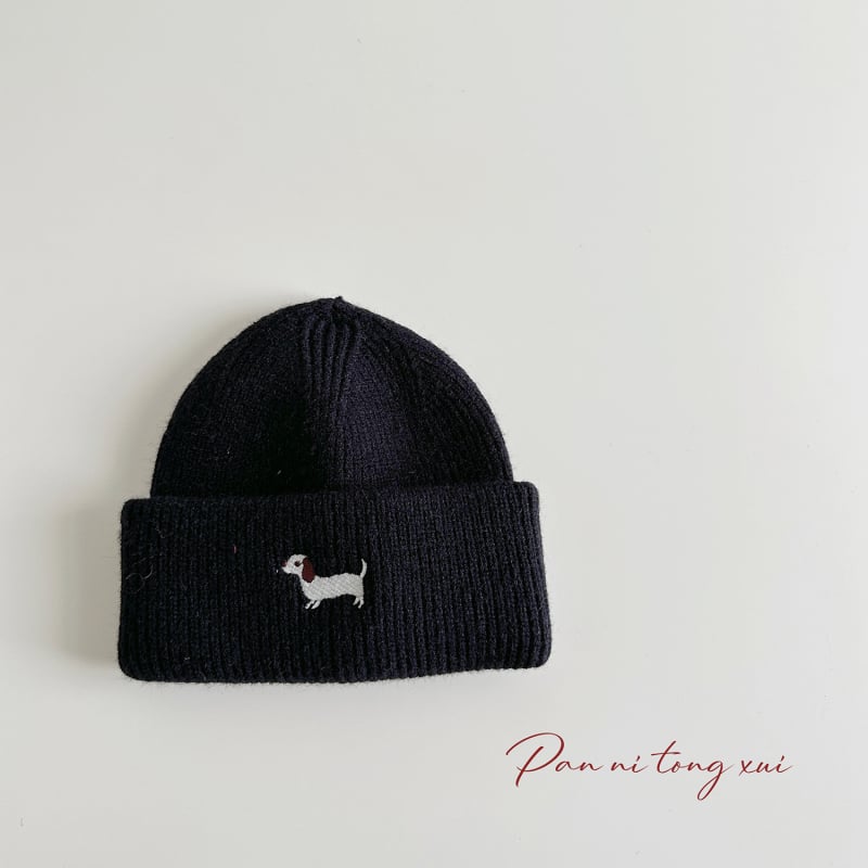 Kötött babaszapka fülvédővel, karikatúra kutyus hímzéssel, kupolás forma, téli meleg