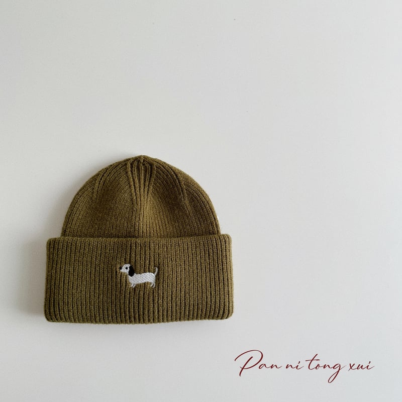 Kötött babaszapka fülvédővel, karikatúra kutyus hímzéssel, kupolás forma, téli meleg