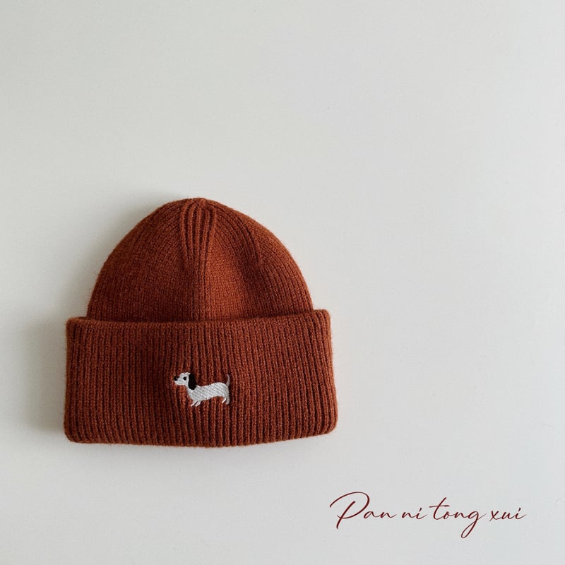 Kötött babaszapka fülvédővel, karikatúra kutyus hímzéssel, kupolás forma, téli meleg