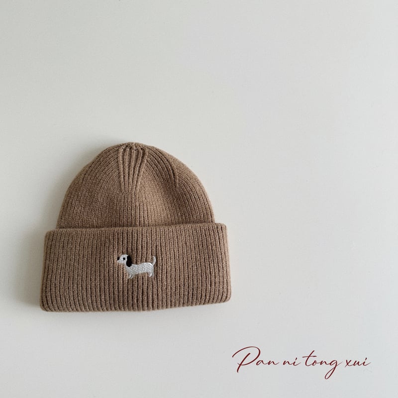 Kötött babaszapka fülvédővel, karikatúra kutyus hímzéssel, kupolás forma, téli meleg