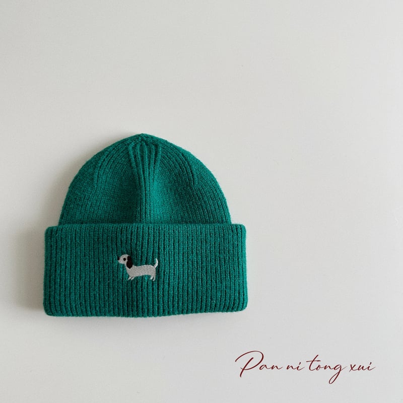 Kötött babaszapka fülvédővel, karikatúra kutyus hímzéssel, kupolás forma, téli meleg