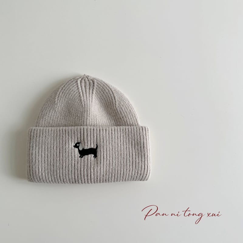 Kötött babaszapka fülvédővel, karikatúra kutyus hímzéssel, kupolás forma, téli meleg