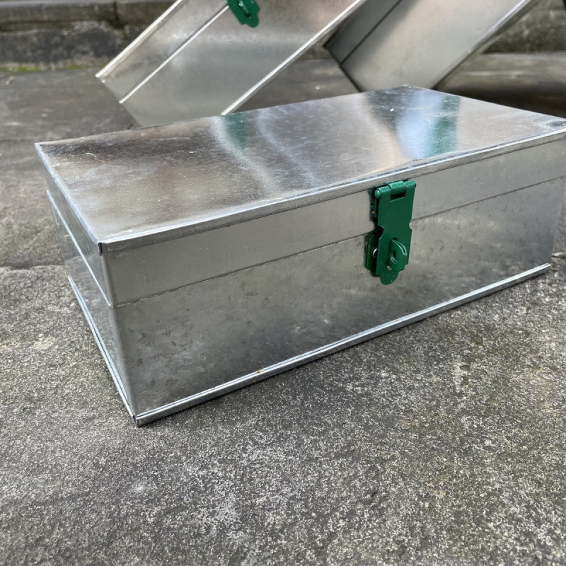 Fém szerszámtartó és tárolódoboz