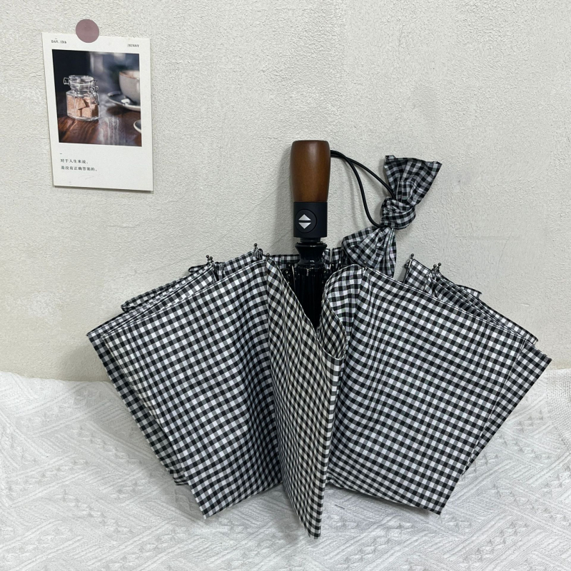 Umbrelă auto cu 10 nervuri, deschidere automată, mâner din lemn, țesătură 210T, tijă din aliaj