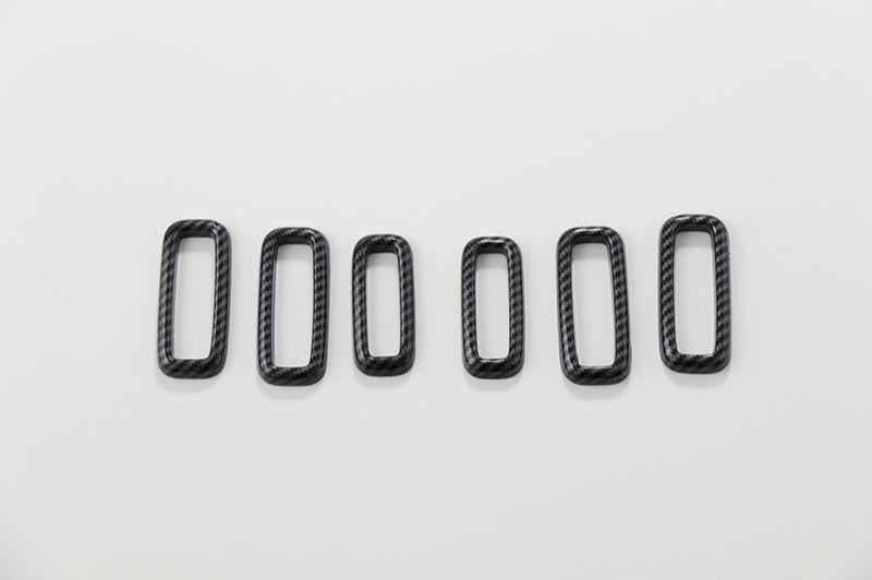 Automobiļu iekšējā plēve – ABS, vienkārša formēšana, skrāpējumu un nodiluma izturīga, saderīga ar Haval Big Dog; piemērota gaisa atverēm, stūres vadības pogām, navigācijas displejam un centrālajam vadības panelim.