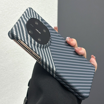 Husă Huawei pentru telefon — carcasă dură cu finisaj embosat, protecție anti-cădere, compatibilă cu dispozitivele Huawei.