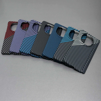 Husă Huawei pentru telefon — carcasă dură cu finisaj embosat, protecție anti-cădere, compatibilă cu dispozitivele Huawei.