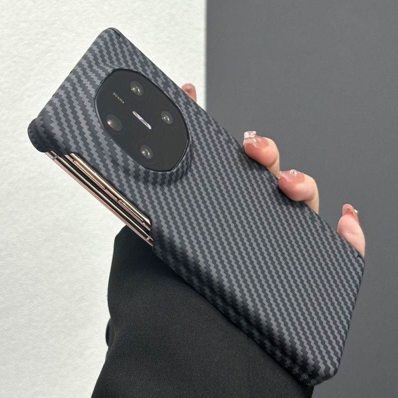 Husă Huawei pentru telefon — carcasă dură cu finisaj embosat, protecție anti-cădere, compatibilă cu dispozitivele Huawei.