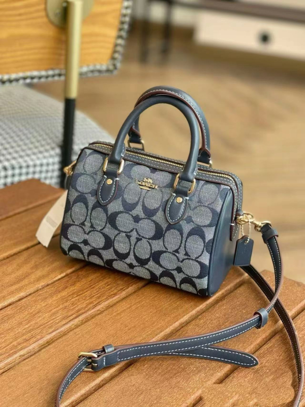 Geantă Boston pentru femei, în formă de pernă, din piele naturală, căptușeală din nylon, închidere cu fermoar, buzunare interioare (buzunar cu fermoar, buzunar pentru telefon, buzunar pentru cameră)