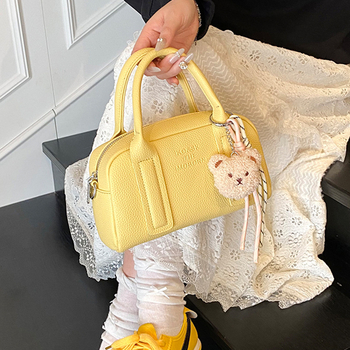 Crossbody torbica od PU materijala, horizontalni kvadratni oblik, zatvarač, unutarnja džep sa zatvaračem, jednostruka naramenica