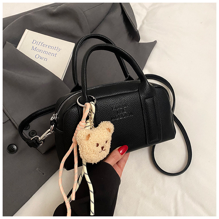 Crossbody torbica od PU materijala, horizontalni kvadratni oblik, zatvarač, unutarnja džep sa zatvaračem, jednostruka naramenica