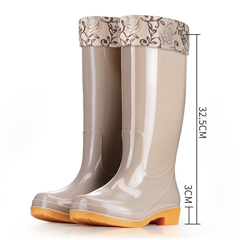 Moterų lietaus batai, aukštas vamzdelis, stora konstrukcija, žemas kulnas 1–3 cm, PVC viršus