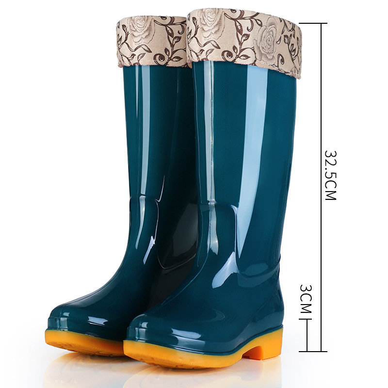 Moterų lietaus batai, aukštas vamzdelis, stora konstrukcija, žemas kulnas 1–3 cm, PVC viršus