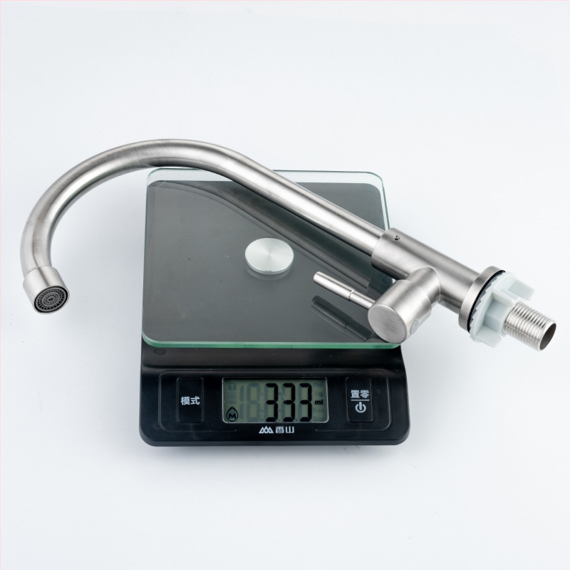 Kuchynská batéria z nerezovej ocele, zabudovaná do steny, jednosmerný studený prívod, keramický diskový ventil, otočná hadica