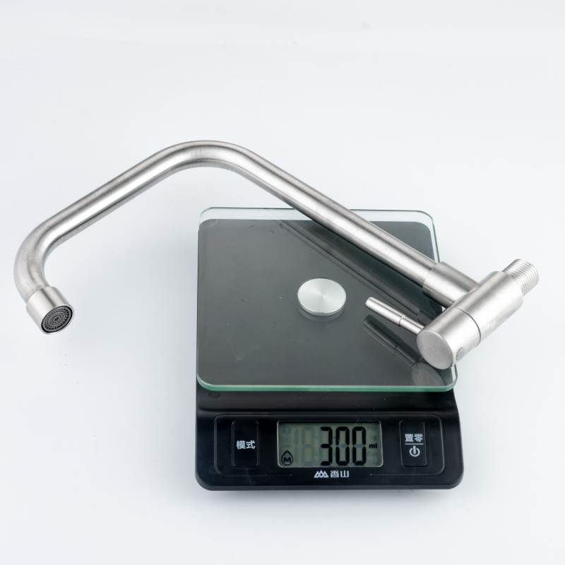 Kuchynská batéria z nerezovej ocele, zabudovaná do steny, jednosmerný studený prívod, keramický diskový ventil, otočná hadica