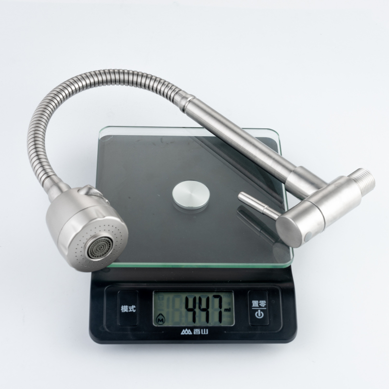 Kuchynská batéria z nerezovej ocele, zabudovaná do steny, jednosmerný studený prívod, keramický diskový ventil, otočná hadica