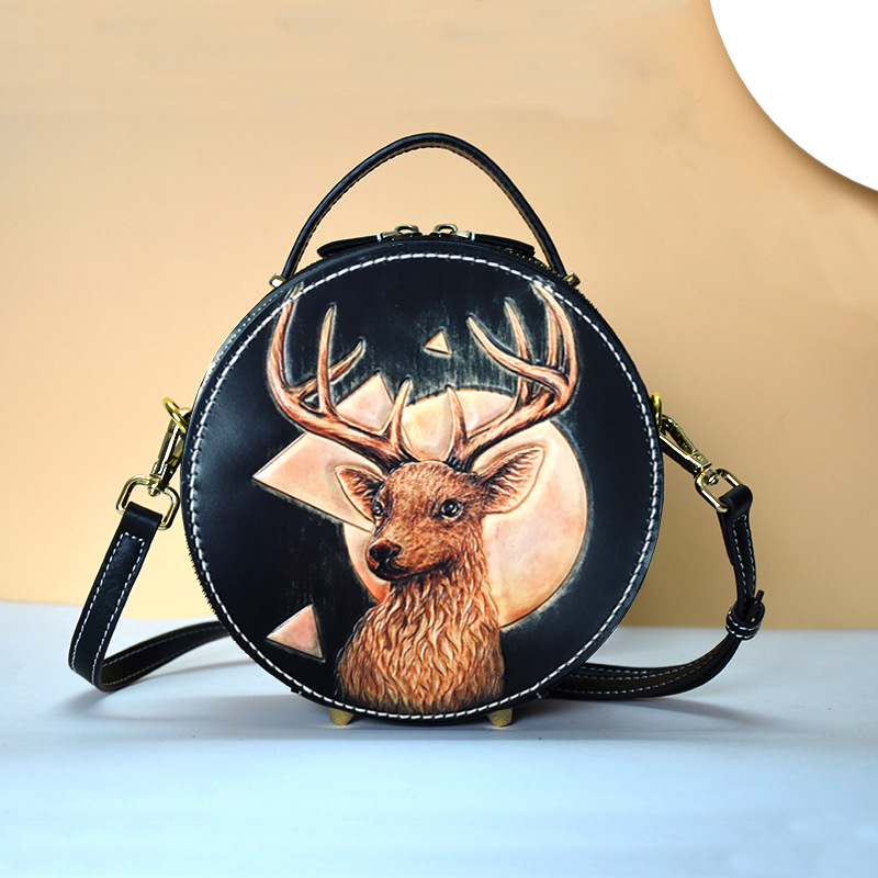 Tune Cobbler crossbody torba - kružnog oblika, prirodna koža, ručno izgravirana koža, zatvarač