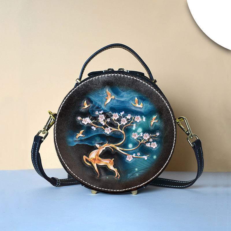 Tune Cobbler crossbody torba - kružnog oblika, prirodna koža, ručno izgravirana koža, zatvarač
