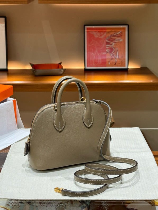 Geantă din piele, formă de scoică, cu fermoar – crossbody