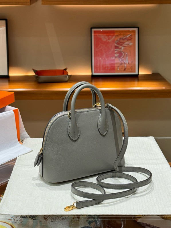 Geantă din piele, formă de scoică, cu fermoar – crossbody