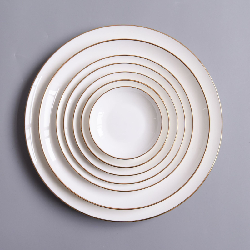 Set tanjura od kostnog porcelana sa zlatnim rubom, okrugli, sjajna površina, nije pogodno za mikrovalnu
