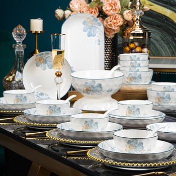 Set de masă din porțelan în stil japonez, cu decor floral sub glazură – boluri, farfurii și platouri; porțelan; compatibil cu microunde