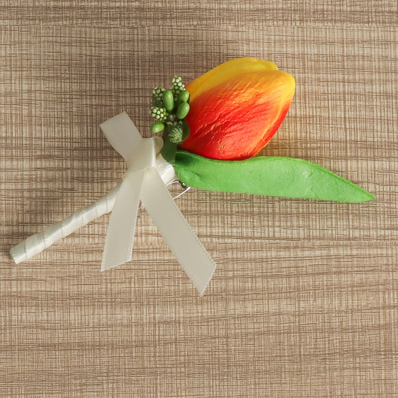 Brošňa s umelým tulipánom — unisex, niša, geometrický tvar, ručná práca, dekoratívny doplnok