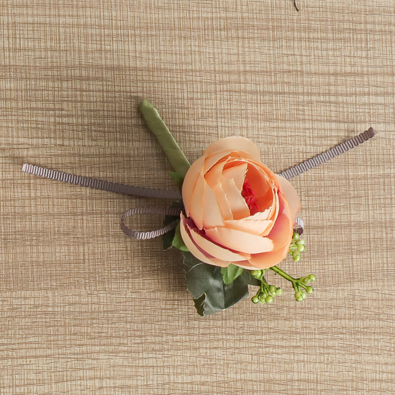 Brošňa s umelým tulipánom — unisex, niša, geometrický tvar, ručná práca, dekoratívny doplnok