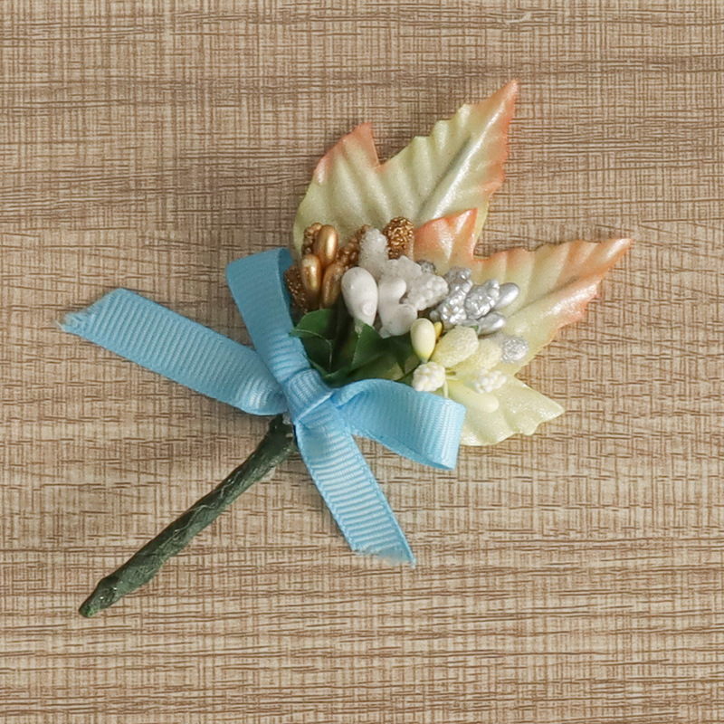 Brošňa s umelým tulipánom — unisex, niša, geometrický tvar, ručná práca, dekoratívny doplnok