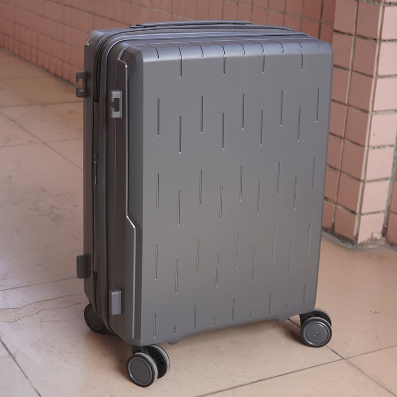 PP kovčeg na kolima, univerzalni kotači, zatvaranje na zip, TSA zaključavanje s kodom, težina 3,15 kg
