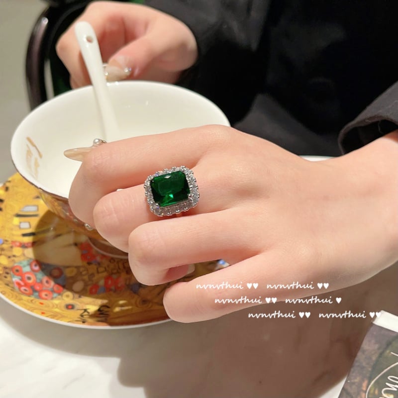 Komplet nakita: prsten i geometrijske cirkon naušnice, pozlaćeni 18K, geometrijski ugradeni cirkoni, francuski retro stil.