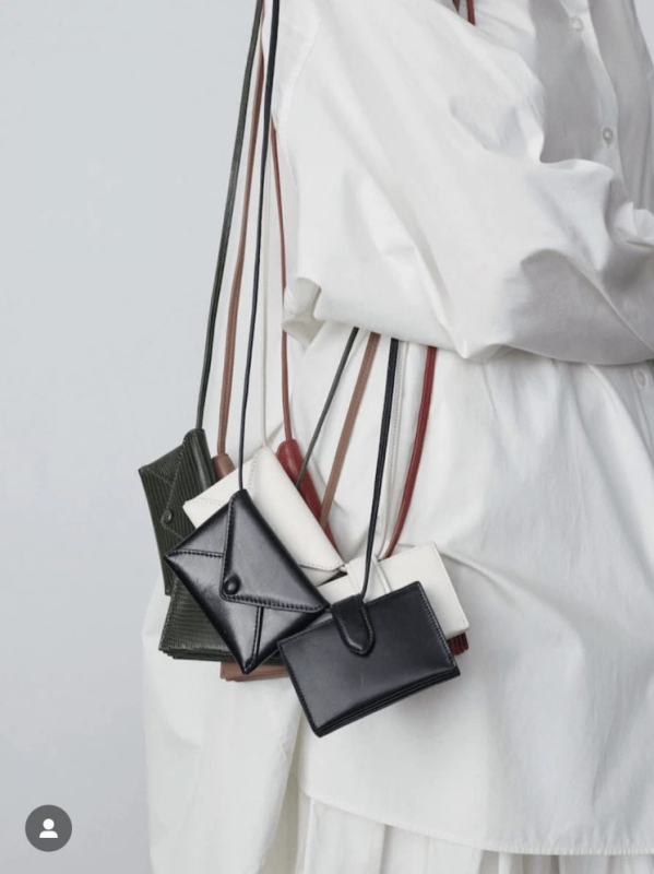 Novčanik u stilu kuverte, PU koža, dijagonalni crossbody remen, višeslojni držač kartica, lagan